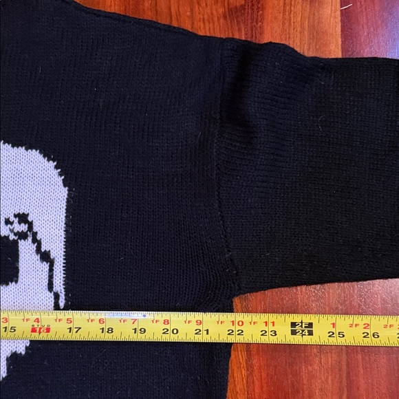 Black Skull Sweater, M - Picture 3 of 6